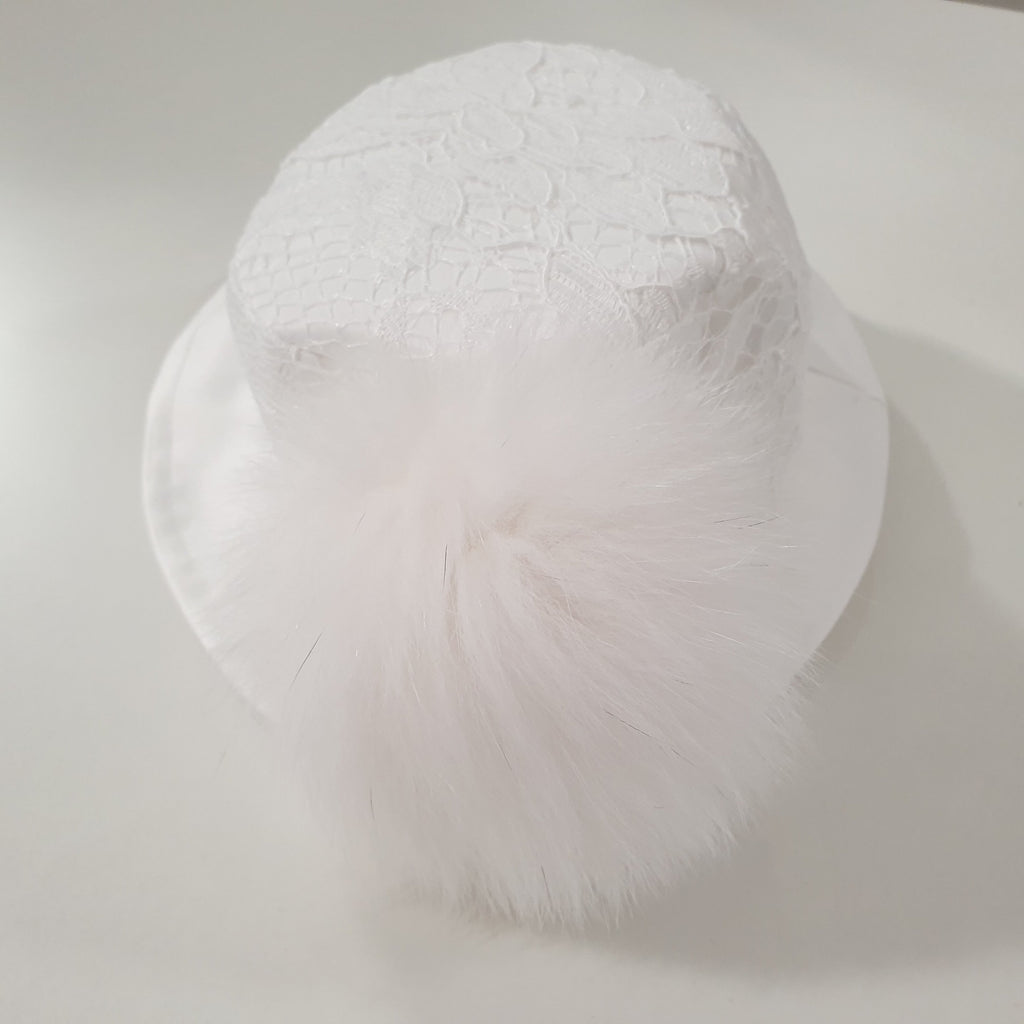 CAPPELLO BATTESIMO in pizzo con pon pon applicato