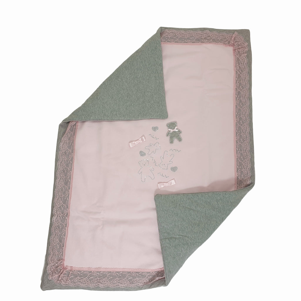 Copertina neonata in felpa impreziosita da piccoli strass e pizzo sul bordo
