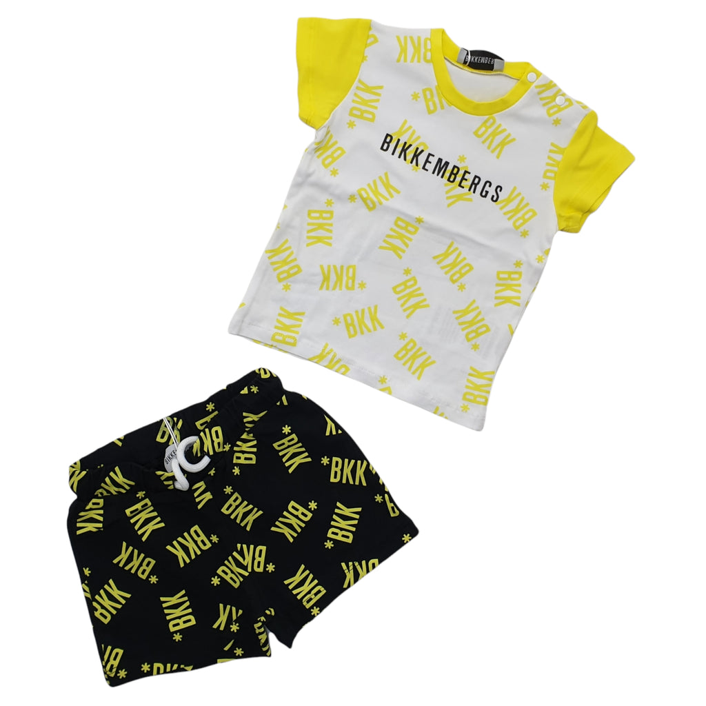 Completo bambino con bermuda multi logo e maglia coordinata